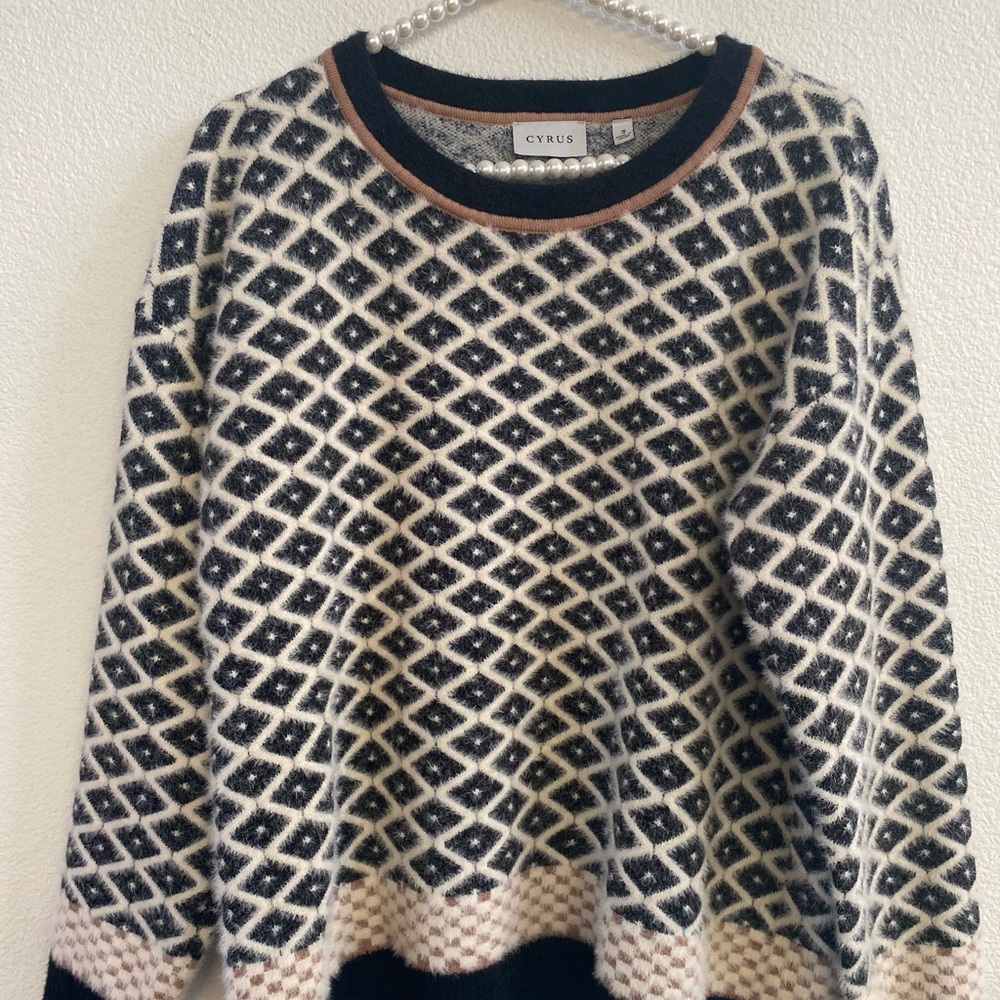 Cyrus Sweater Women’s Soft, Comfy, Fuzzy, Cosy, Diamond Pattern Size Small